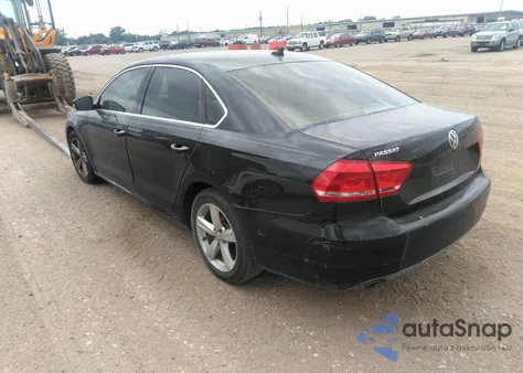 2013 Volkswagen Passat 2.5L Se z USA, uszkodzony, nr VIN 1VWBH7A3XDC117685